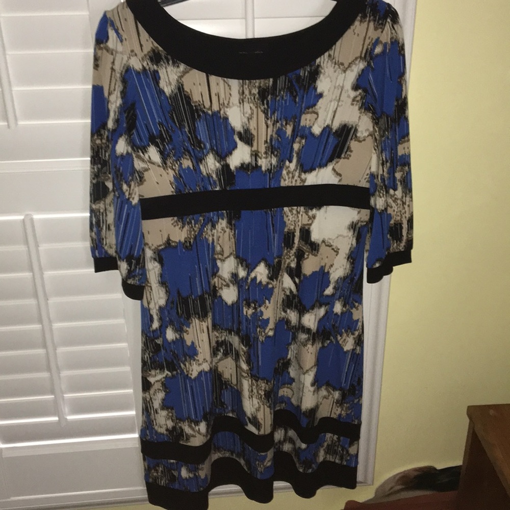 3/4 patterned dress